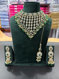 Elegante conjunto de collar colgante de Kundan y perlas con Maang Tikka, joyería de boda india tradicional para niñas y mujeres - Product Image 2