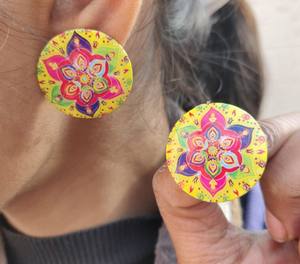Boucles d'oreilles Meenakari peintes à la main de haute qualité pour femmes et filles Style indien traditionnel pour vêtements décontractés et formels - Product Image 2