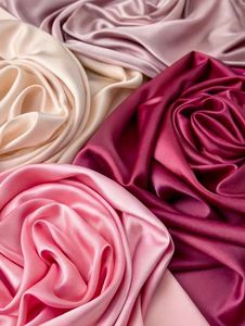 Tissu en soie <span class=keywords><strong>de</strong></span> mûrier 100% pure <span class=keywords><strong>de</strong></span> haute qualité, doux, respirant, respectueux <span class=keywords><strong>de</strong></span> la peau, adapté <span class=keywords><strong>pour</strong></span> la literie, les vêtements, les robes - Product Image 1