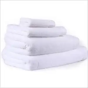酒店白色毛巾由100% 棉制成，质量超柔软，直接来自印度制造商，由Avior Industries Pvt LTD提供