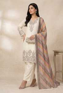 Ensemble prêt-à-porter entièrement cousu : haut en georgette brodé de motifs étoiles, pantalon palazzo et dupatta. - Product Image 2