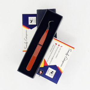 Pince à cils brun foncé à pointe argentée avec poignée en diamant et forme de crochet Produit durable en acier inoxydable de marque privée - Product Image 3