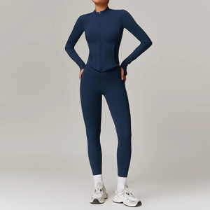 Conjunto de mallas de gimnasio de yoga personalizadas 2025, ropa deportiva para mujer, conjunto de Top corto y mallas de 3 piezas para mujer - Product Image 6