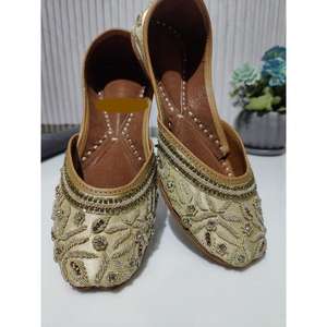 Chaussures de mariée hautes et confortables Style traditionnel fantaisie chaussure en cuir véritable couleur rose dames broderie chaussures de conception classique - Product Image 5