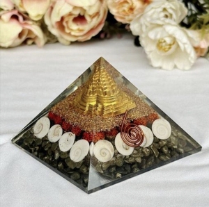 Kim tự tháp thu hút tiền tài chất lượng tuyệt hảo làm quà tặng doanh nghiệp hoặc phong thủy và chăm sóc sức khỏe, giá cả phải chăng. - Product Image 1
