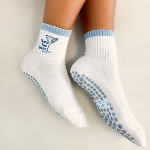 Chaussettes de sport antidérapantes en coton avec logo personnalisé et motif brodé pour femme, avec revers coloré, pour Pilates et Yoga, fabriquées au Vietnam - Product Image 3
