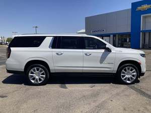 Sharp Dark 2024 Suburban High Country 4x4 Conduite à Gauche Sièges en Cuir d'Occasion Troisième Rangée de Sièges Navigation Bluetooth - Product Image 2