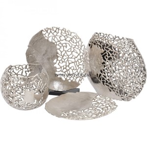Centre de table de designer en aluminium moulé plaqué or avec feuilles et bol décoratif avec poignée de couleur noire à un prix impressionnant - Product Image 2