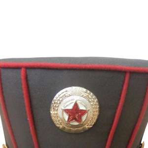 Casquette Napoléonienne Coréenne Française en Coton Vert avec Bordure Rouge et Insigne en Laiton - Product Image 5