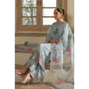 Conjunto de Traje TC-1641 de Lujo para Mujer ESRA, Adornado a Mano - Suave por Emaan Adeel - Product Image 3