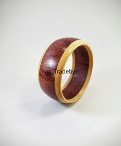 Bracelets en bois faits à la main pour femmes avec une touche tribale et bohème par Tradebyd - Product Image 1