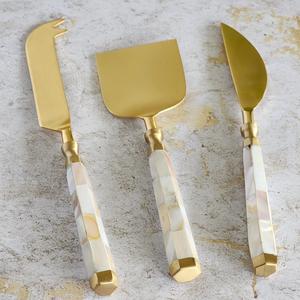 Juego de cuchillos para queso de acero inoxidable dorado de moda con mango MOB, herramientas de diseño para servir queso en tablas de quesos, hoteles y regalos - Product Image 1