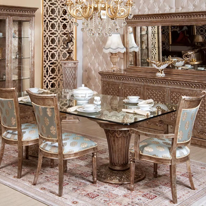 Ensemble de salle à manger de luxe fabriqué à la main avec une finition dorée somptueuse et des détails majestueux pour améliorer votre design d'intérieur classique - Product Image 1