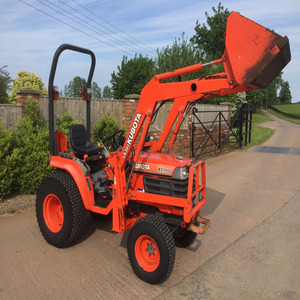 Tractor Compacto Kubota B2100 Usado, 21HP, 4WD, Diésel, con Cargador, Transmisión Hidrostática, en Venta - Product Image 1