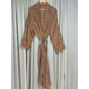 Vestido Kimono de Seda Reciclada Estilo Boho Chic Vintage para Mujer, Ideal para la Playa, Resort, Casa o como Túnica de Baño - Product Image 4