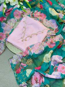 Sari Elástico Ecológico de Tela Organza con Estampado Floral Estilo Celebridad, con Blusa Cortada y Detalles Hechos a Mano para Adultos - Product Image 5