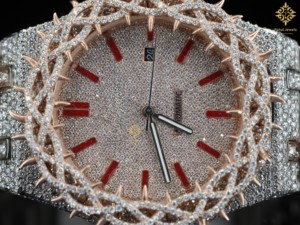 Montre de luxe personnalisée, design épineux, sertissage complet en moissanite, cadran romain, style hip-hop, pour les soirées, montre de luxe durable - Product Image 2