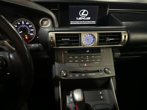 Lexus IS 200t Turbo Premium AWD d'occasion propre de 2016 - Product Image 4