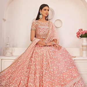 Lehenga moderne et attrayant avec broderie de sequins, chemisier avec dupatta et glands, vêtements pour femmes - Product Image 1