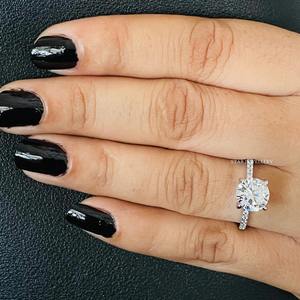 แหวนหมั้นเพชรทรงกลมแบบโซลิแตร์ ทองคำแท้ 14K น้ำหนัก 2 กะรัต ได้รับการรับรองจาก IGI สำหรับชาวคริสต์ - Product Image 2