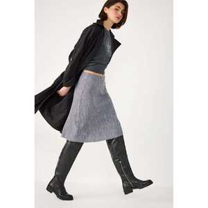 Falda Midi Informal de Tela No Tejida con Estampado de Canalé, Sin Bolsillos, Hecha de Poliéster, Estilo Lápiz, Cintura Natural, Mega Merchant - Product Image 3