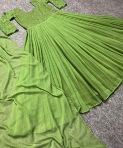 Fabuloso Festival Wear Nueva llegada Anarkali Harina Longitud Vestido largo con Dupatta Georgette Tela Borde amarillo Manga regular Apparelgarment - Product Image 5