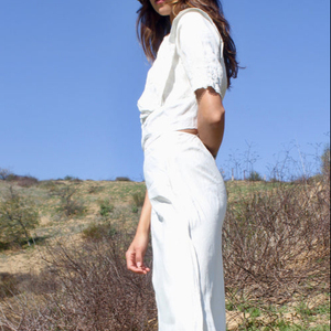 Robe décontractée blanche à manches courtes, longueur ras du sol, avec découpes, coupe ample, col rond, taille naturelle, style bohème - Product Image 1