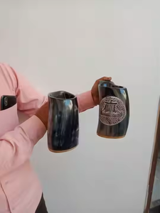 Tasses à boire sur mesure en couleur noire avec impression idéales pour les magasins d'hydromel et les magasins de vin pour la revente par l'artisanat en croissant - Product Image 2