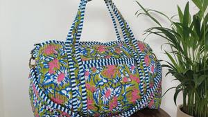 กระเป๋าเดินทางผ้าฝ้ายพิมพ์ลายบล็อกทำมือ สีเขียว-น้ำเงิน ลายดอกไม้ สายสะพายยาวถอดได้ ขนาดใหญ่ หรูหรา สำหรับวันหยุดสุดสัปดาห์/เล่นกีฬา - Product Image 3