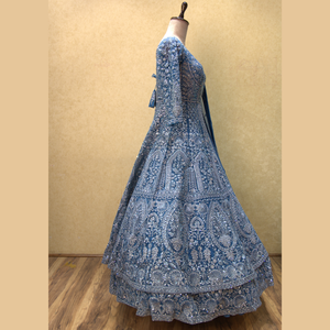 Vestido occidental de moda Yale Blue Indo en red suave con intrincado Dori y bordado de lentejuelas para todas las ocasiones al por mayor de La India - Product Image 5