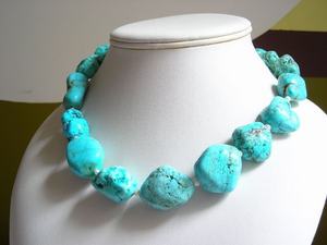 Collar de Cuentas de Resina con Diseño de Flores Antiguas, Artesanía Europea de Resina, Artesanía Sami - Product Image 6