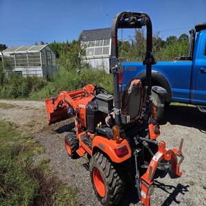 Compre el tractor utilitario compacto Kubota BX2380 con cortacésped de montaje medio Diseño de calidad premium Rendimiento confiable y entrega rápida - Product Image 5