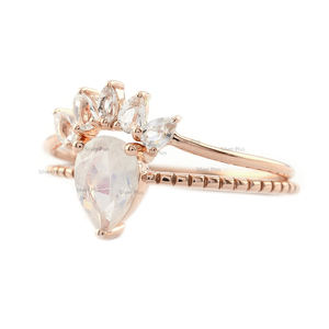 El anillo de oro macizo de 14 quilates más vendido, juego de dos anillos de topacio blanco para ocasión de compromiso de boda, producido en 10K/18K - Product Image 2