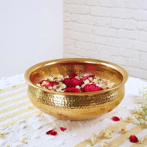 Eternal Elegance Laiton martelé Urli Majestic Glow Festive Home Decor avec des flammes gracieuses Pièce d'art en métal - Product Image 1