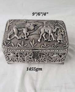 กล่องเครื่องประดับโลหะแบบพรีเมี่ยมที่ทันสมัยพร้อมอุปกรณ์เสริมสำหรับสะสมแกะสลักอูฐแบบสี่เหลี่ยม - Product Image 2