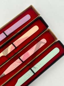 แหนบต่อขนตาพิมพ์ลายผีเสื้อเคลือบผงสีต่างๆพร้อมโลโก้ตามสั่งเครื่องมือเสริมความงามปลายเงิน - Product Image 5