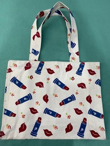 Sac à bandoulière fourre-tout matelassé en toile de coton personnalisé pour femmes avec transfert de chaleur Rock Logo à la mode exportation indienne approvisionnement en vrac - Product Image 3