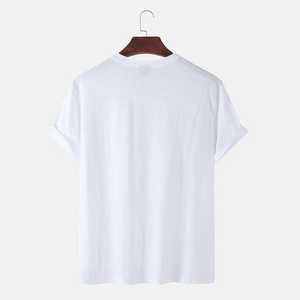 T-shirt élégant imprimé personnalisé pour hommes, tissu léger et respirant idéal pour le confort quotidien. - Product Image 5