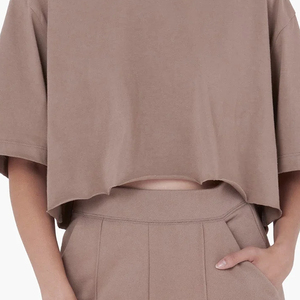 Camiseta Moderna y Atractiva para Mujer, Diseñada para un Movimiento Cómodo, con un Diseño Elegante y una Presencia Informal Relajada - Product Image 6