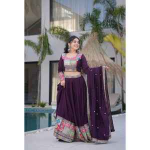 Ensemble moderne de lehenga choli et dupatta de créateur, idéal pour les fêtes - Product Image 1