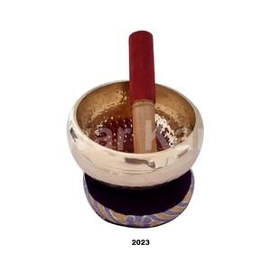 3ème oeil ou chakra pinéal A Note martelé à la main bol chantant de méditation tibétaine 5.5 pouces-bol de yoga - Product Image 1