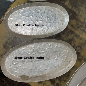 Présentoir à desserts décoratif élégant pour fête de mariage Plateau à fruits secs rectangulaire en métal Plateau de service en or de luxe avec poignées en or - Product Image 4