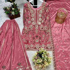 Trajes de Shalwar Kameez cosidos para mujer pakistaní india de calidad superior, venta al por mayor, vestido de seda para mujer en nuevos trajes de diseñador plazzo - Product Image 1