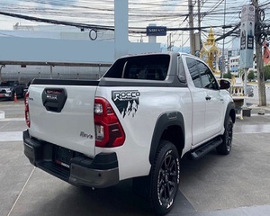 Hilux Revo Rocco Smart Cab 2.8L Diesel 4WD A/T 4x4 2023, véhicule d'occasion de grande valeur, prêt à être expédié - Product Image 3