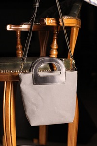 Mini sac fourre-tout en cuir mignon avec fermeture à glissière trois sangles Beige LCTG-0071G cadeau pour femme ou maman avec poche de marché - Product Image 3