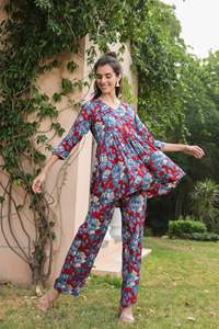 Robe de nuit d'été pour femmes Pura soie longue co-Ord ensemble de haute qualité nouveau imprimé fleuri femmes portent des vêtements de fête ensemble co-Ord - Product Image 3