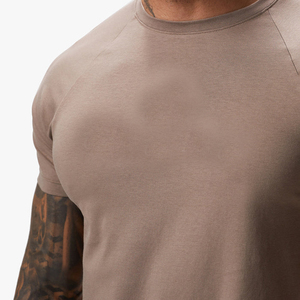 Conjunto de pantalones cortos deportivos para gimnasio con logotipo personalizado para hombre, camiseta ajustada ecológica, cierre de cordón de cintura media, posición frontal para correr - Product Image 3