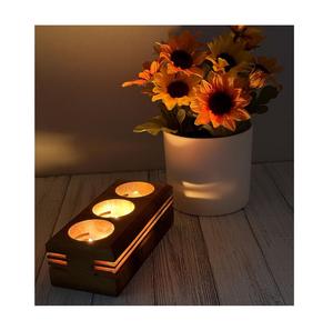 Portavelas Rústico de Madera con Detalles Hechos a Mano y Suave Brillo de Vela, Perfecto para una Decoración Cálida y Acogedora del Hogar - Product Image 3