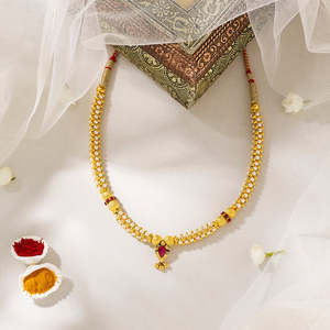 Collar de Perlas Doradas Manikmala Thushi para Mujer - Product Image 1
