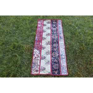 Alfombra Turca, Alfombra Vintage de 1.9x4.5 pies, Alfombra Oriental de Lana Azul y Roja - Product Image 1